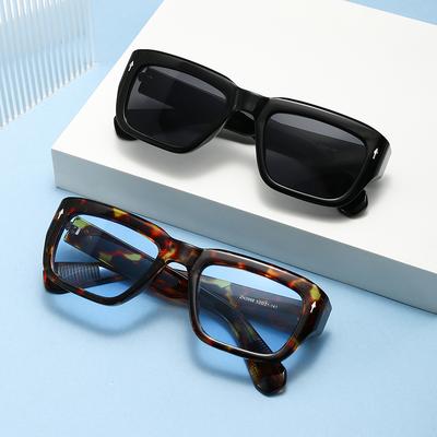 2 pièces Nouvelles Petites Lunettes de Soleil Carrées Décontractées Mode Femmes Rivet Extérieur Lunettes de Soleil Dégradées Protection Solaire Personnalisée Lunettes Colorées