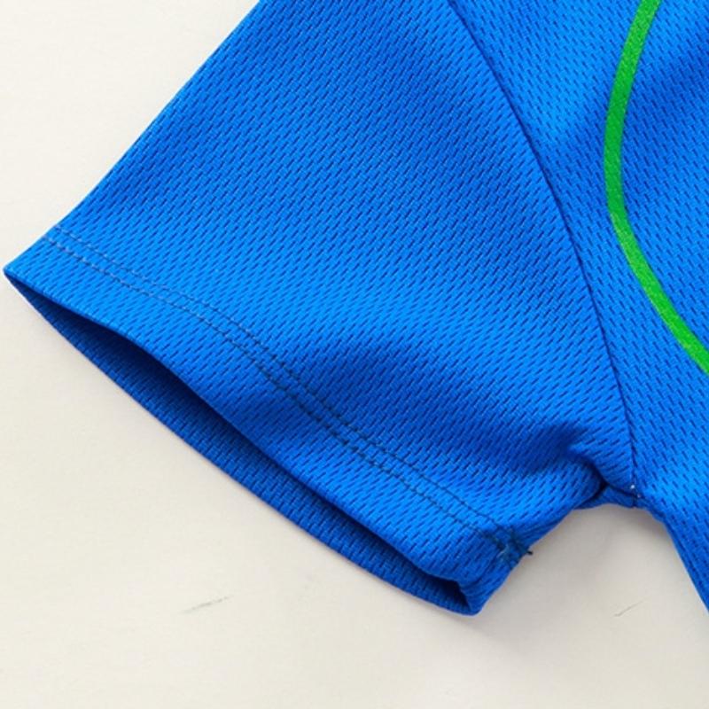 Colorful Kids' Sportswear Set with Sporty Graphics - Short-Sleeve Jersey and Shorts