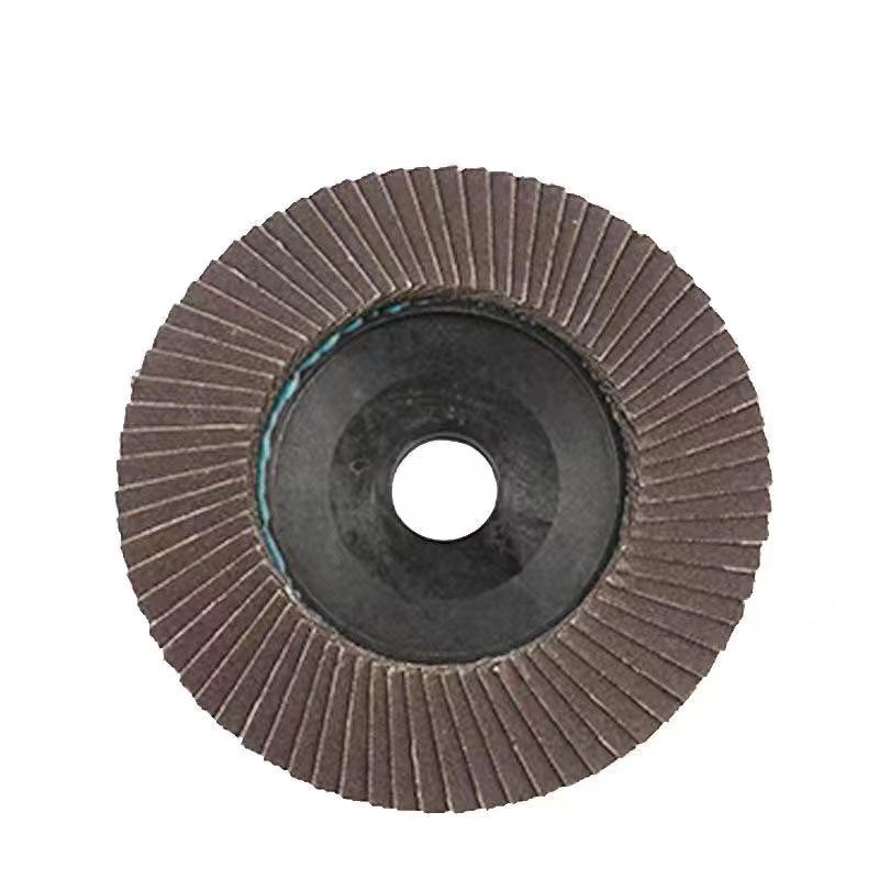 Sada adaptérů pro elektrickou vrtačku a úhlovou brusku: 10 sklíčidel, pilový kotouč, příslušenství pro obrábění dřeva.