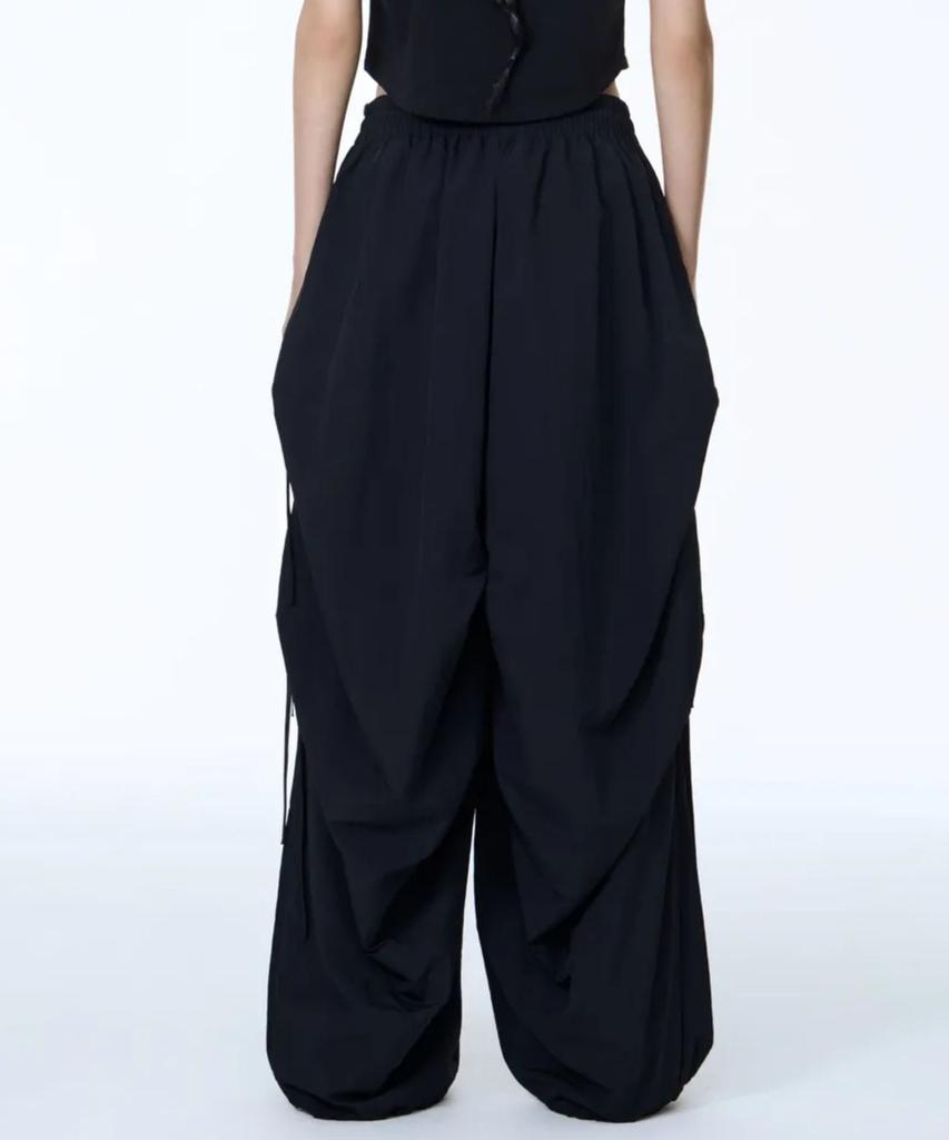 Chil Hana Two Six Girdle Skirt Silhouette Pants (Black)
