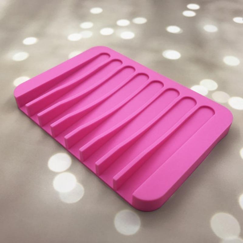 1Pcs High Quality Silicone Self Draining Soap Dishes Innovative Soap Holder Saver Silicone Soap Holder Anti Slip Pad