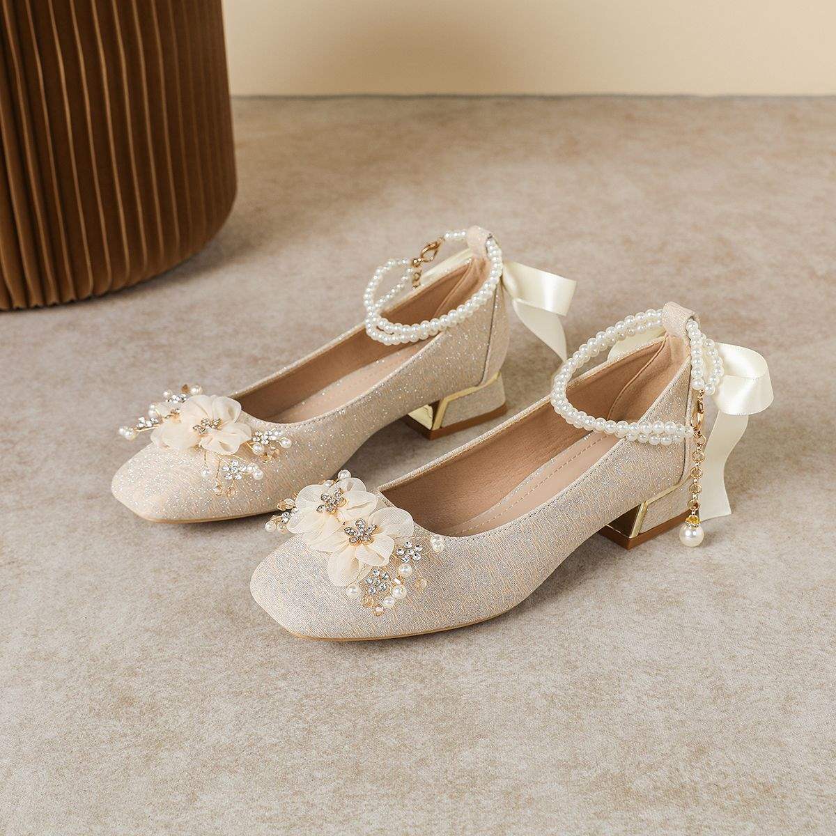 

French Mary Jane engagement shoes bride shoes women s thick heels He Xiu wedding dress two wear square head pregnant women bridesmaid shoes are 38 абрикосовий