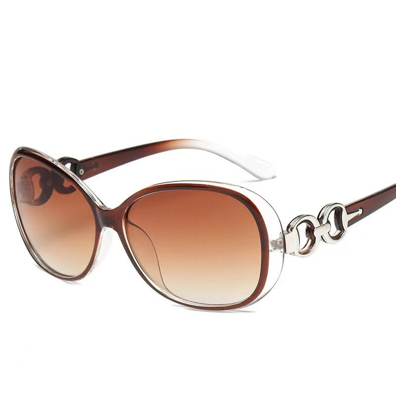 New Large Frames Square Sunglasses Female's Designer Fashion Sun Spectacles Female Outdoor Travel Eye Spectacles UV 400 Protection Oculos De Sol
