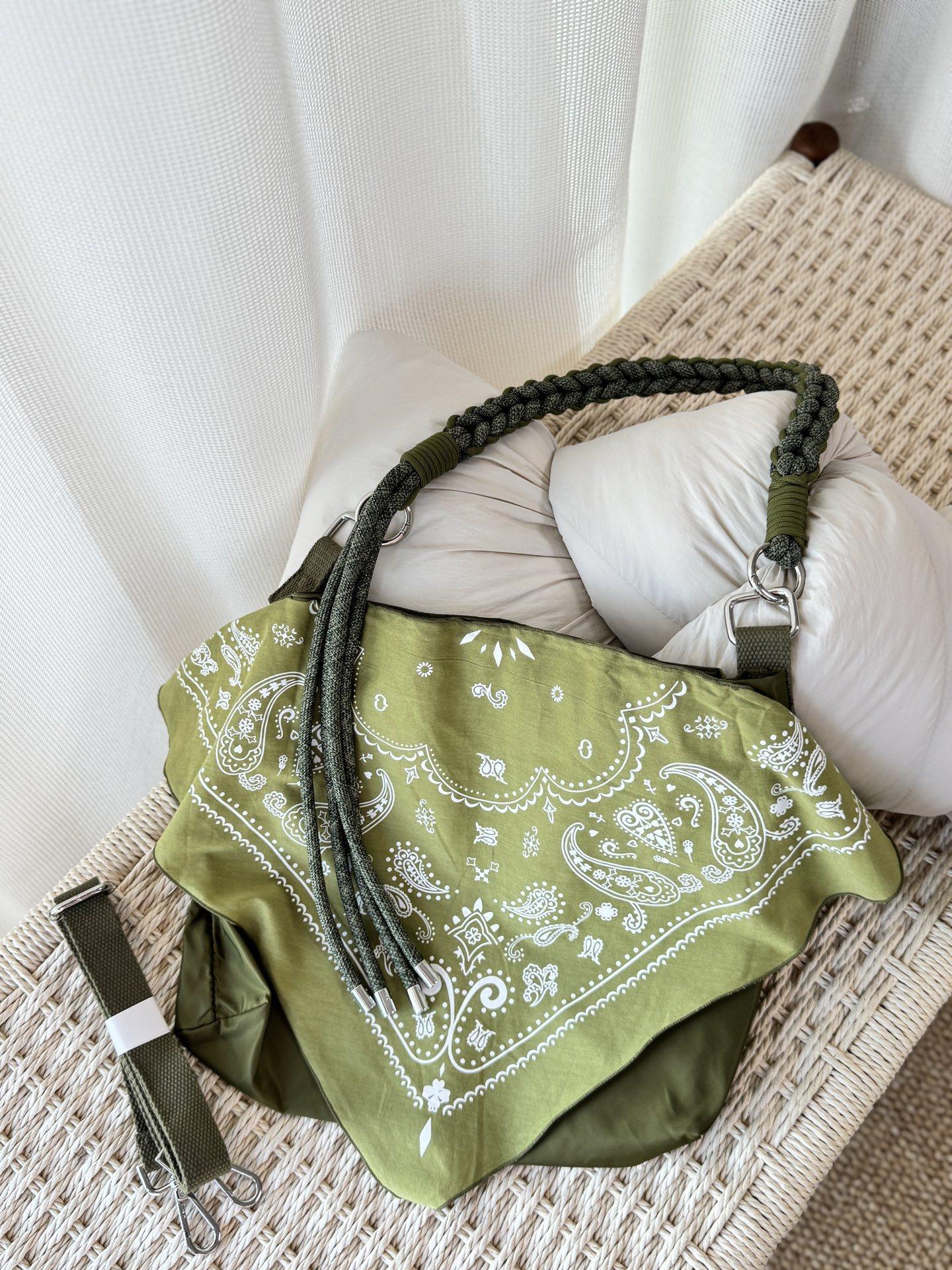

Cashew Print Nylon Canvas Lazy Wind Large Capacity Shoulder Messenger Bag Literary And Casual Tote Bag 25*1*35