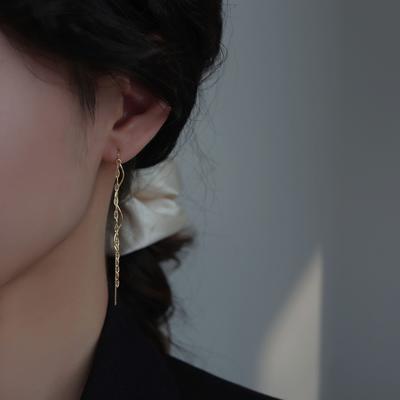 S925 Sterlingsilber Lippenwelle S-förmige Hängeohrringe Lang Wild Elegant Quastenohrringe Frauen