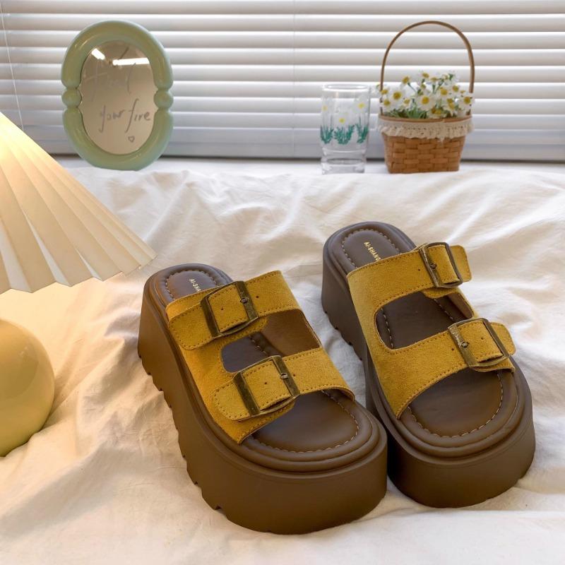 Thick-soled one-word slippers women's summer wear new fashion with skirts women's high-end beach cool slippers