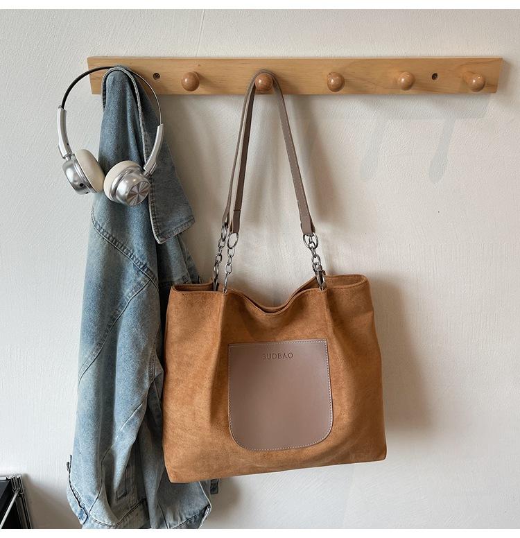 

Замшевая сумка-тоут большой вместимости женская 2025 новая универсальная ins корейская версия ретро повседневная на плечо коричневый