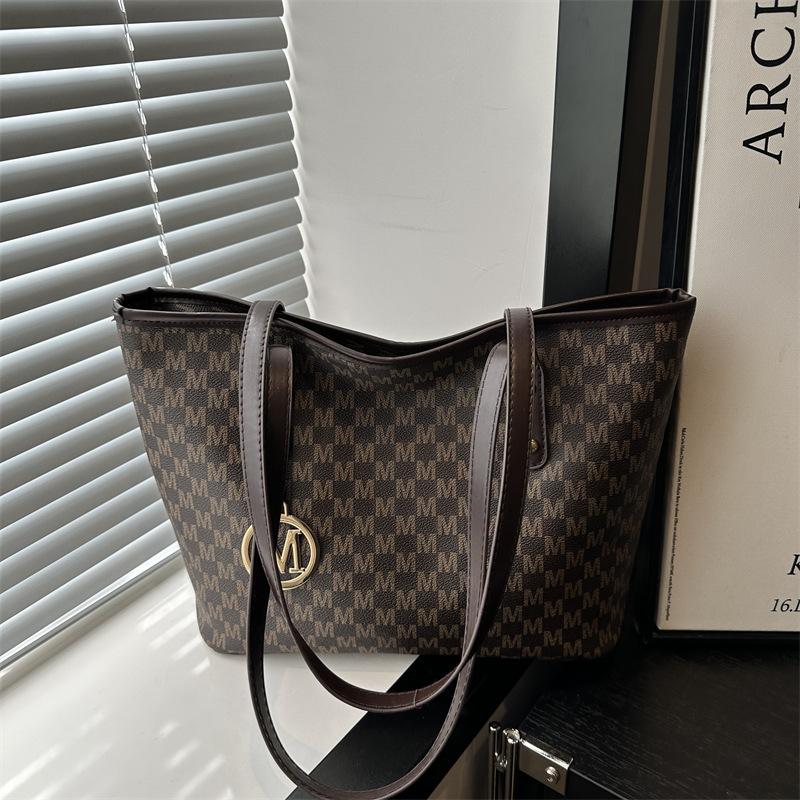 

Премиальная сумка сумка-тоут для поездок женская 2025 новая весенне-летняя популярная модная сумка через плечо большая вместимость ручная сумка