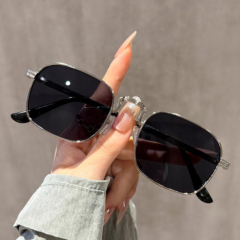 High-end Retro Cat Eye UV Protection Metal Sunglasses for Women