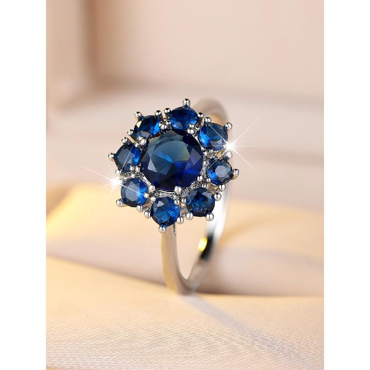 Simple and stylish white K Round sapphire blue diamond flower design ring Vintage versatile elegant index finger ring