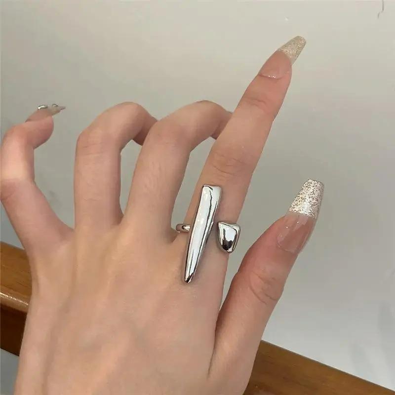 

Unique Design Claw-shaped Connected Ring for Women INS-style Long Strip Water Drop Irregular Geometric Hand Accessory Zircon