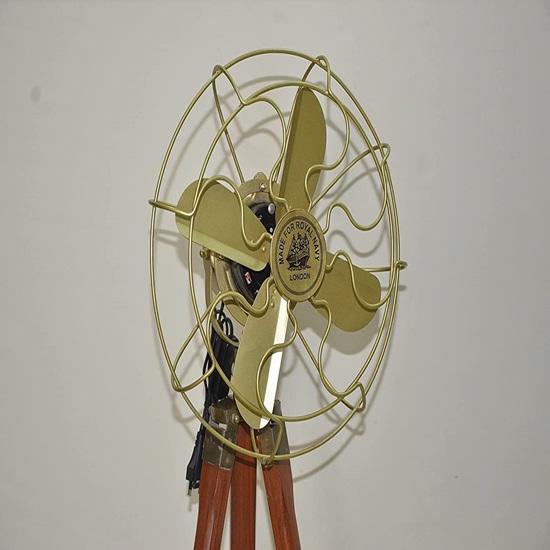 Antiker Bodenventilator Royal Navy Fan mit braunem Holzstativ