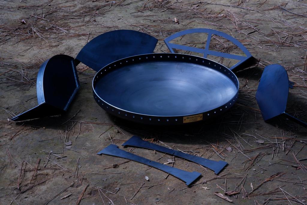 Dekitech by Fire 45cm Person Black Leather Iron Fire Pit Heavy Campfire Large Camp Fire Full of Flames [Handcrafted Artisans] Pit, Diameter, 3-4