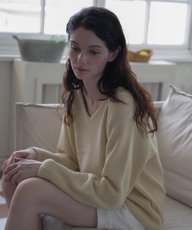 DEHEVE Classic V-Neck Knit [Butter]