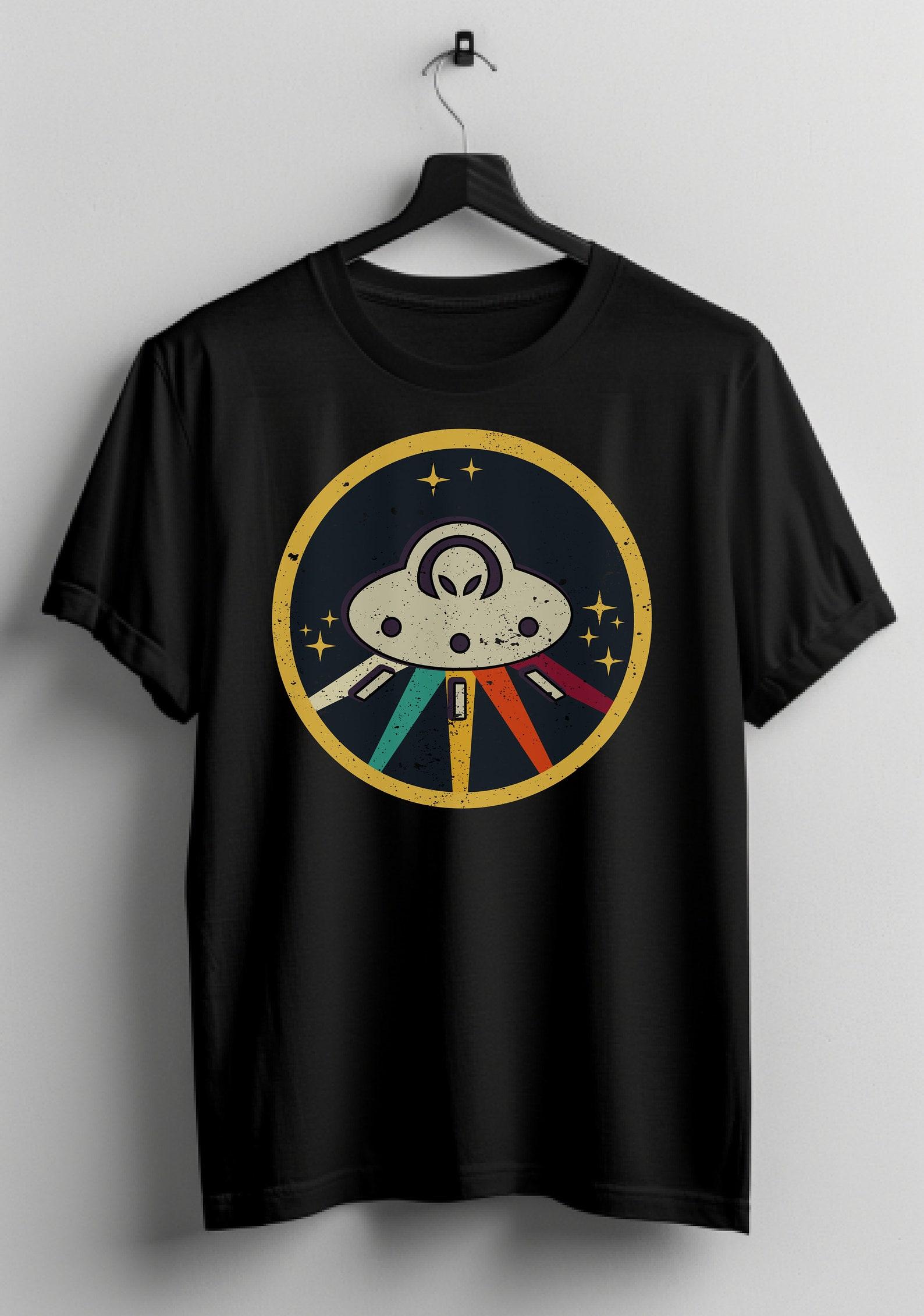 Retro Alien UFO T-Shirt: Extraterrestrial Graphic Tee S