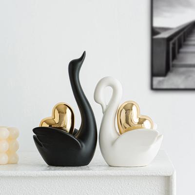 Para zakochanych Łabędzi Ornament Rzemiosło ceramiczne Złota rzeźba miłości Biała ceramiczna figurka łabędzia Szafka RTV Akcesoria do dekoracji domu