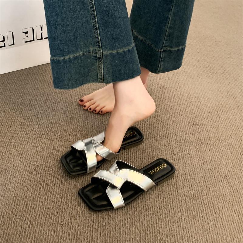 Slippers Women's Outer Wear Summer New Versatile Square Head Non-slip Soft Bottom Beach Flat Bottom Sandals Tide