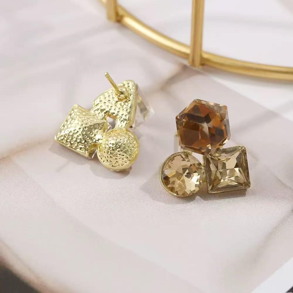 Gradient Color Irregular Cube Stud Earrings: European & American Fashion Trend for Women
