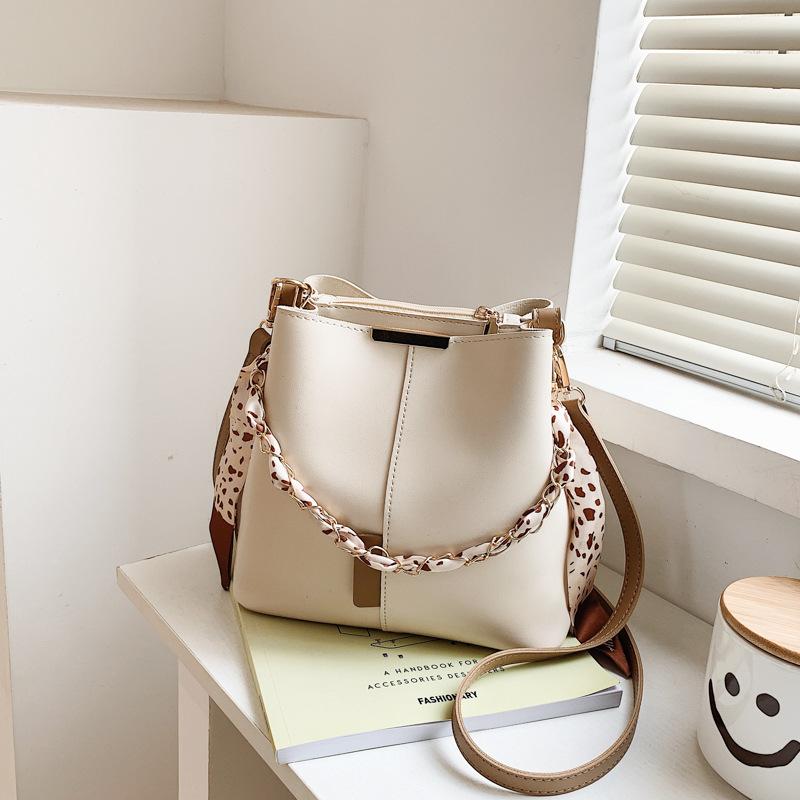 Fashion big bag 2025 new casual women's bag fashion messenger bag silk scarf portable bucket woman