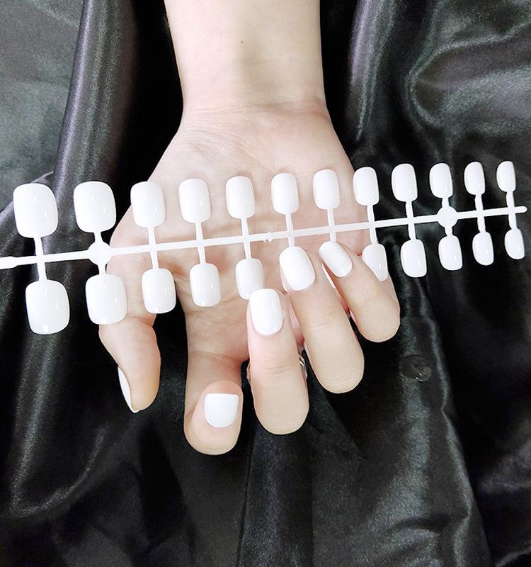 Künstliche Nägel, kurz, rund, ohne Kleber, 24 Stück