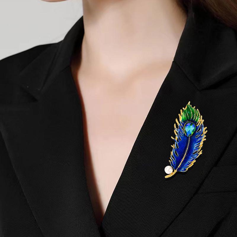 1PC Enamel Vintage Pin with Rhinestones Party Pearl Elegant Bag Badges Gifts Feather Brooch Dinner Unisex