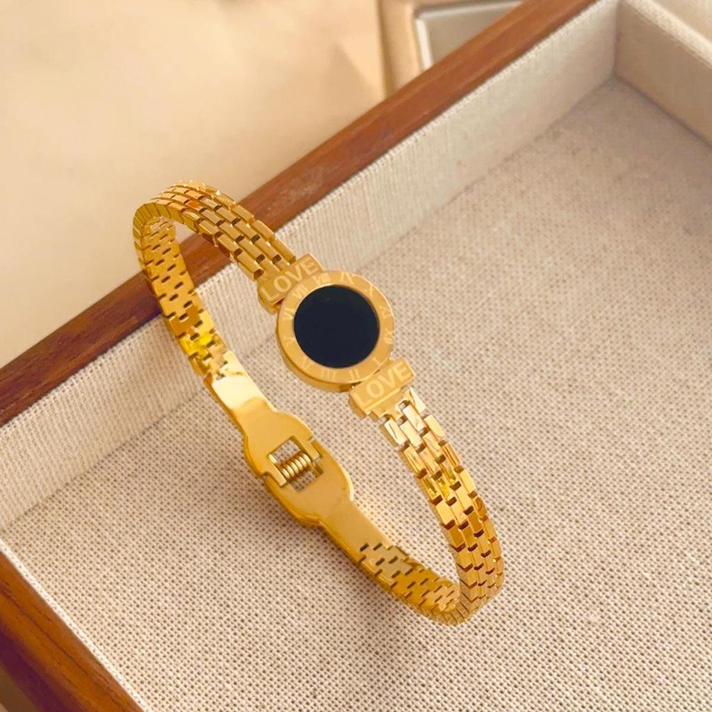 Luxusní dámský náramek z titanové oceli se zirkony a akcenty z bílé perleti