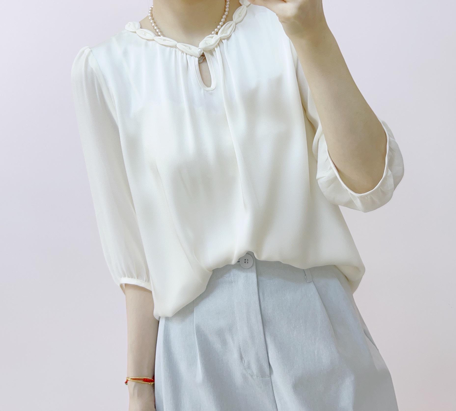 

Spring 2025 Ruffle Collar Slim Fit Top with Three-Quarter Sleeves L (54-59 kg) білий/вершковий