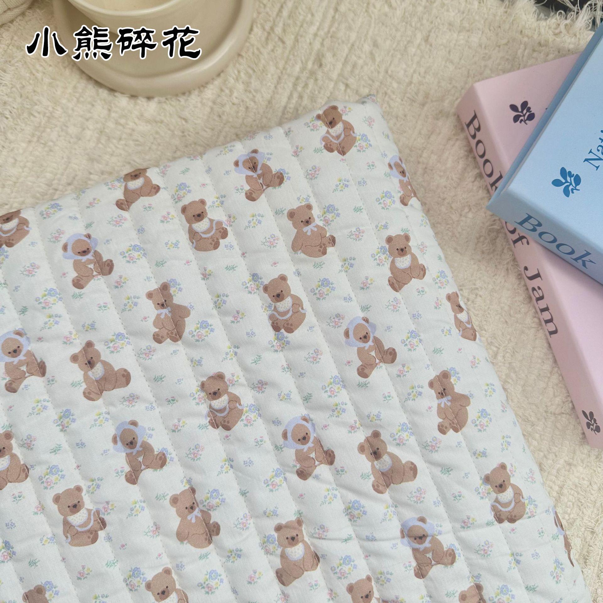 

140x90cm Clip Cotton Quilted Fabric Cartoon Bear and Sheep Print For Warm Jackets Bags Coats Bedding Pillows DIY Sewing Fabric 90cm x 140cm