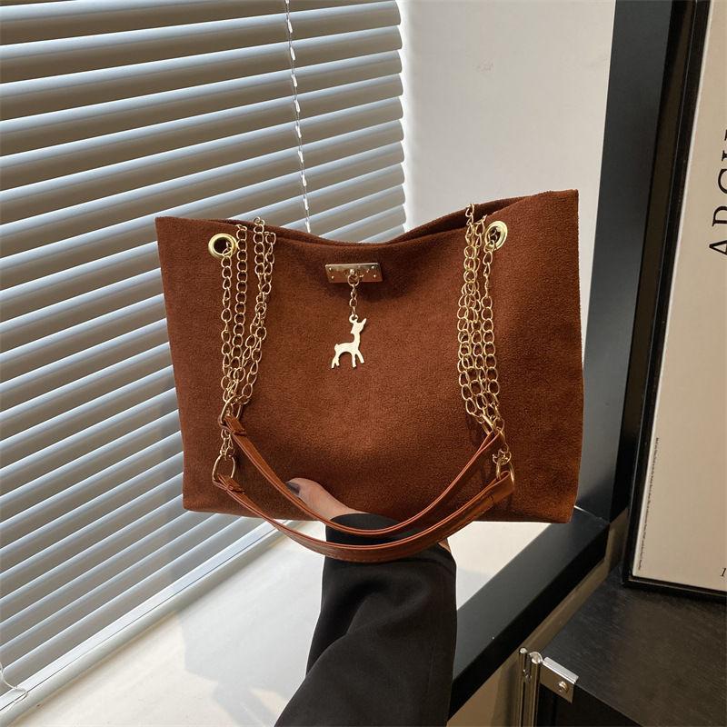 Вместительная женская сумка, модная и стильная цепочная сумка через плечо, высококлассная, стильная, универсальная и практичная матовая сумка-тоут для женщин коричневый