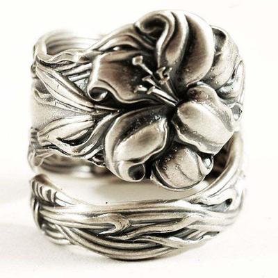 Dark Blooming Flowers Engagement Ring - Fashionable Christmas Gift for Ladies