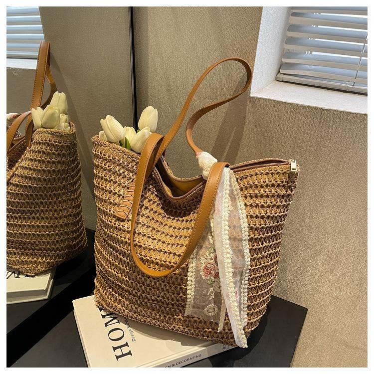 Summer versatile straw woven bag women's 2025 new large-capacity shoulder tote bag seaside vacation woven beach bag