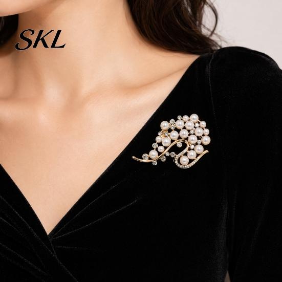 Long-lasting Brooch Pin, 3D Swan Design with Imitation Pearls, Anti-oxidation Anti-Oxidation Electroplated Finish Versatile Accessory for Coats Shirts