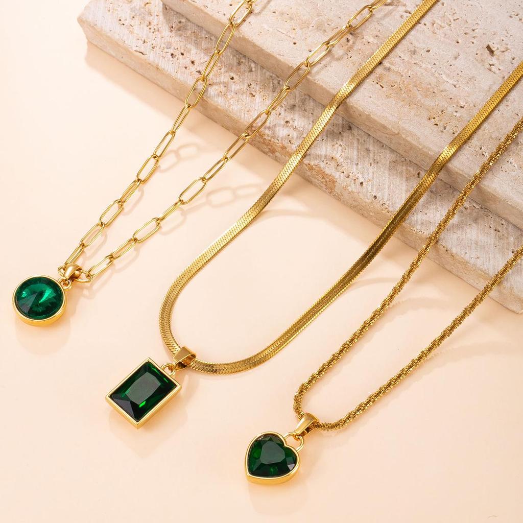 Stainless Steel Emerald Zirconia Women's Fashion Necklace, Light Luxury Clavicle Chain