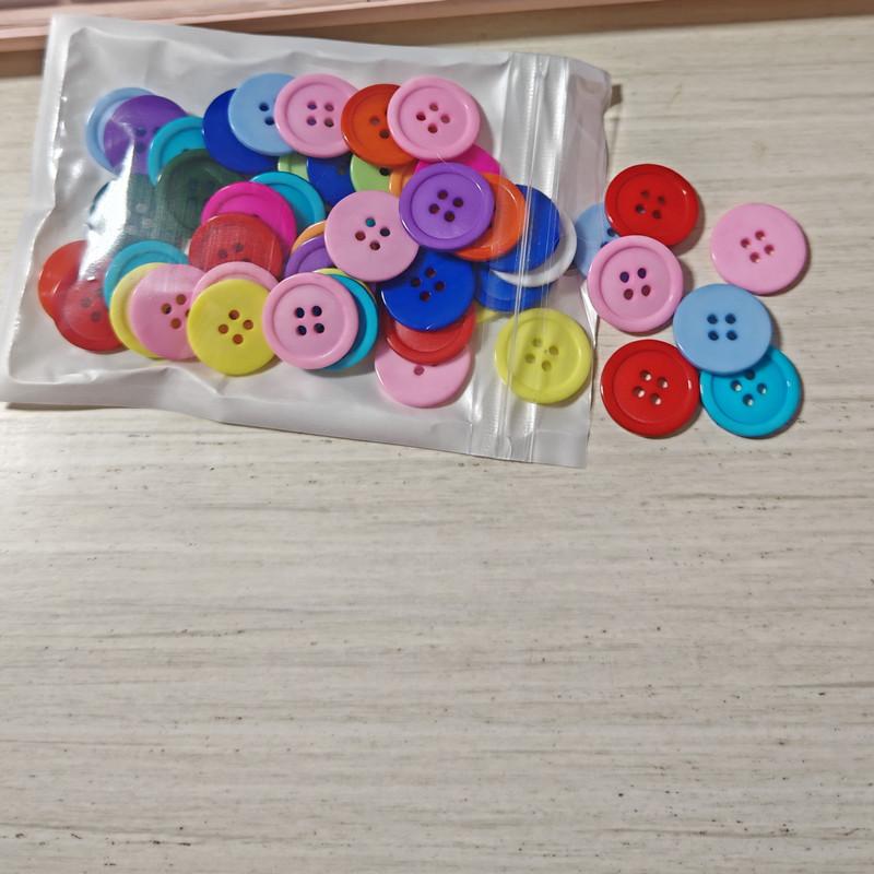50 Stück Einfache 4-Loch-Knöpfe 20 mm Rund Harz Flachrücken Knöpfe Pullover Rock Zubehör