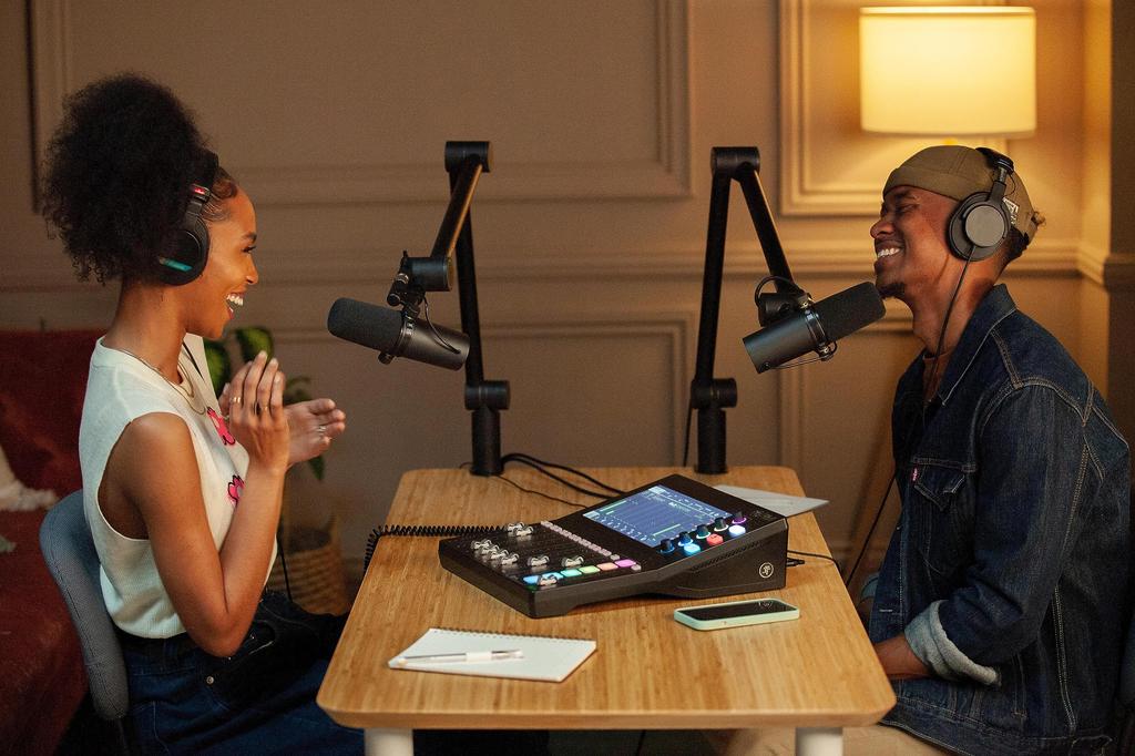 MACKIE DLZ a digital mixer for distribution that allows anyone to make optimal settings Creator,