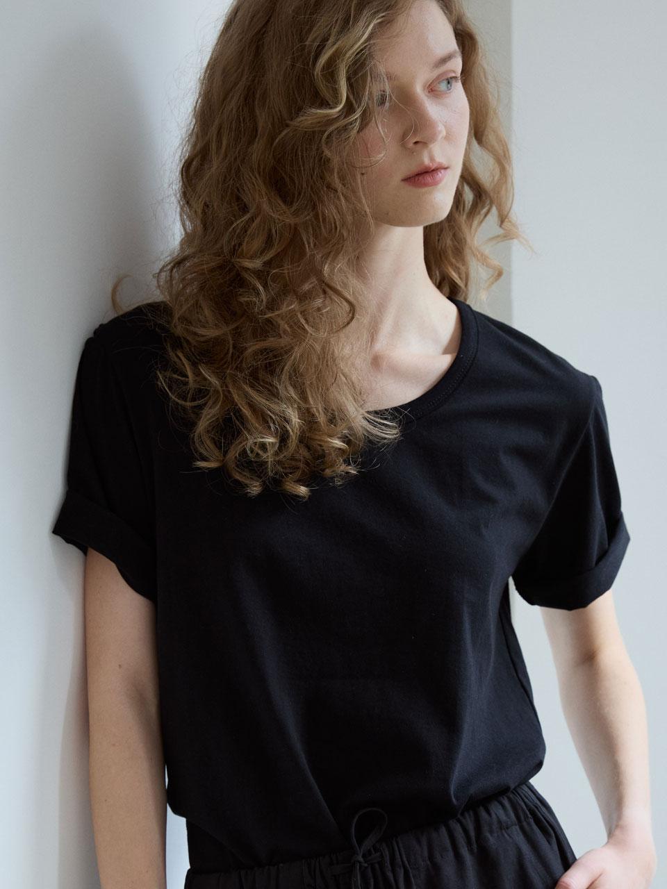 Grida J U-Neck Turn-Up Boxy T-Shirt [Black] Black/Free