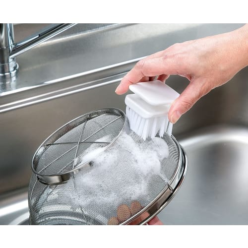 Mameita Kitchen Brush, White, 5cm Wide x 5.5cm Deep x 4.8cm High, Perfect for Washing Cutting Boards and Colanders, Easy Storage, Can Be Placed or Han