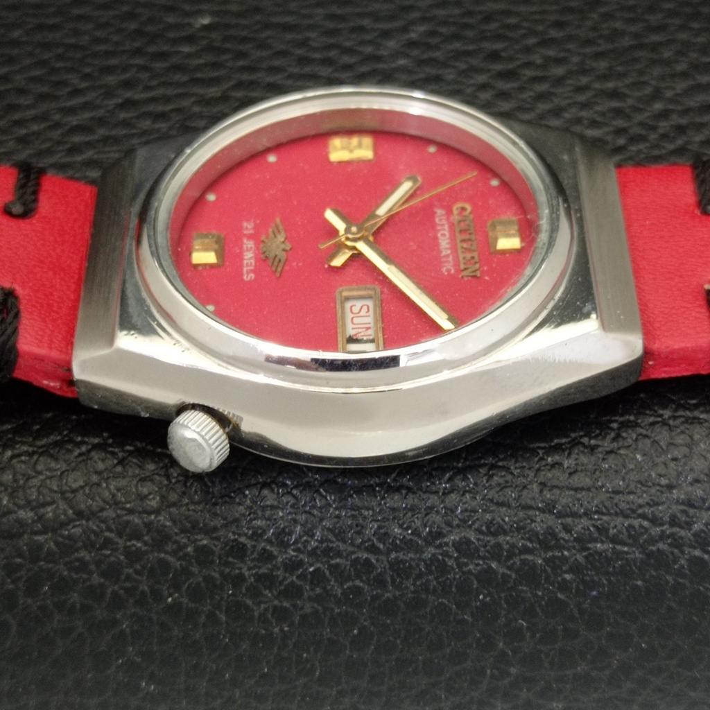 USED MENS CITIZEN AUTOMATIC 8200 JAPAN DAY&DATE RED COLOR DIAL WATCH A432811-2 R113-a432811