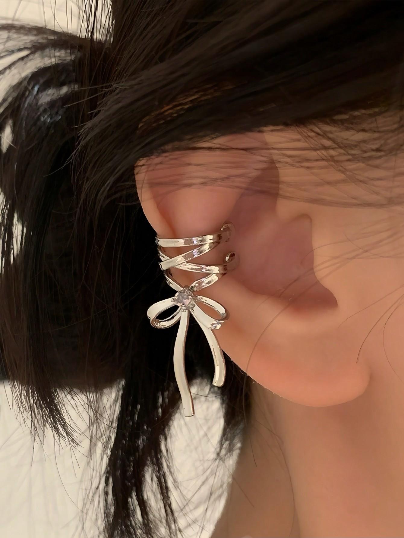 

A Pair of Sweet Creative Bow Pink Diamond Earrings Suitable for Women To Wear on Daily Holidays and Banquets one-size серебряный