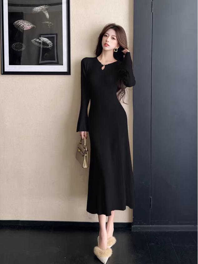 Elegant Bell Sleeve Bodycon Knit Dress and Coat - New Chinese Style for Women, Autumn Winter Collection