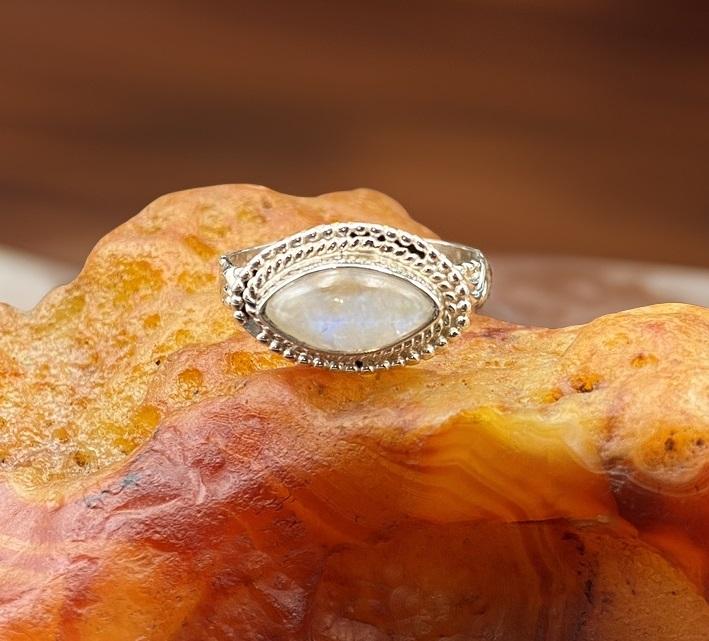 

Кольцо с радужным лунным камнем, кольцо в форме маркизы, кольцо из стерлингового серебра 925 пробы, ювелирные изделия ручной работы, кольцо с камнем в июне, эффектное кольцо в подарок для нее.