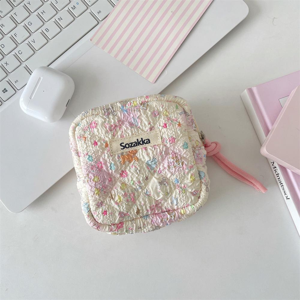 Large Capacity Cartoon Girl Menstrual Pad Storage Pouch
