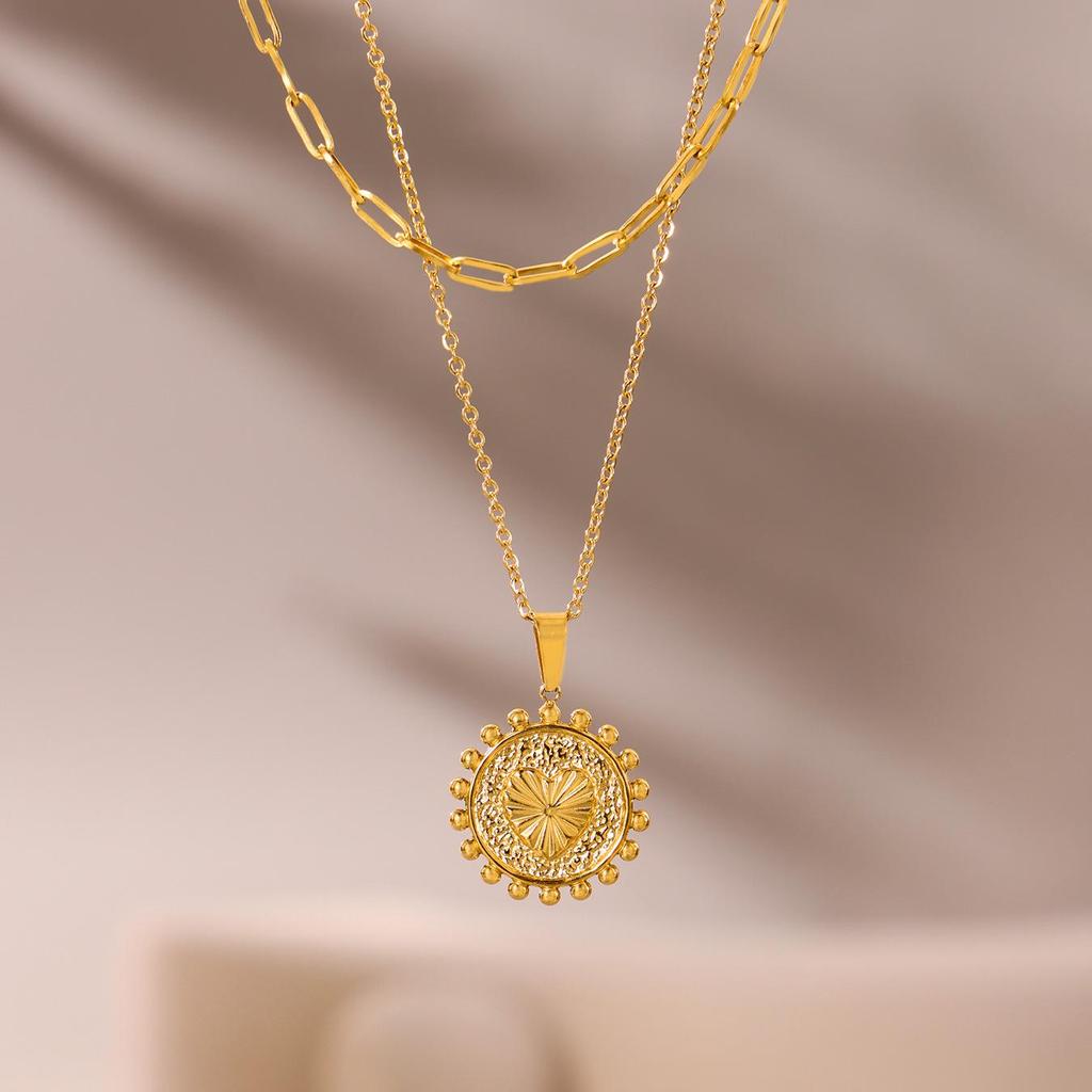 Qiong Yao Gold Embossed Peach Heart Sunflower Lace Necklace - Elegant Double Layer with Color Retention and Light Luxury Style.