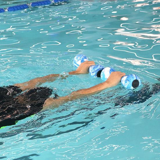 2 Peças Halteres Aquáticos Halteres para Exercícios Aquáticos Espuma EVA Pesos Aquáticos Barras de Piscina Resistência Equipamento de Fitness para Homens Mulheres Jovens