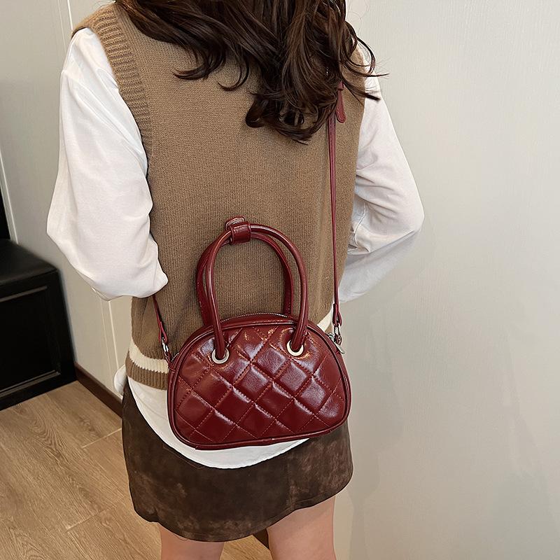 

Повседневный тренд бриллиантовый ретро простой портативный 2025 зима новая мода европейский и американский боулинг на одно плечо сумка-мессенджер женская 22*7*15