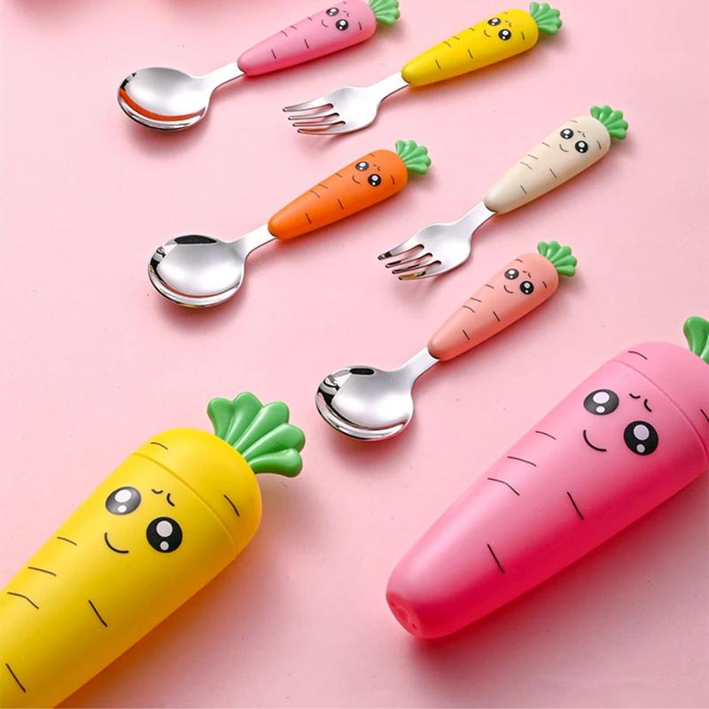 3 STÜCKE Cartoon Karotte Löffel Baby Fütterung Utensilien Kind Besteck Set Nettes Kind Gabel Löffel Küche Gadgets Geschirr Gabel Teelöffel