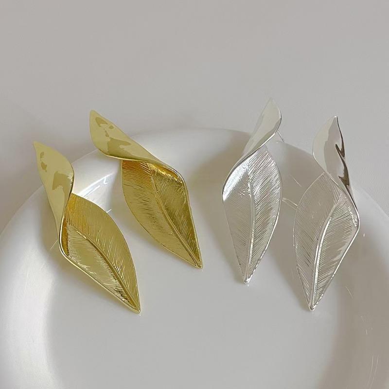 Exaggerated Vintage Irregular Leaf Alloy Earrings For Women