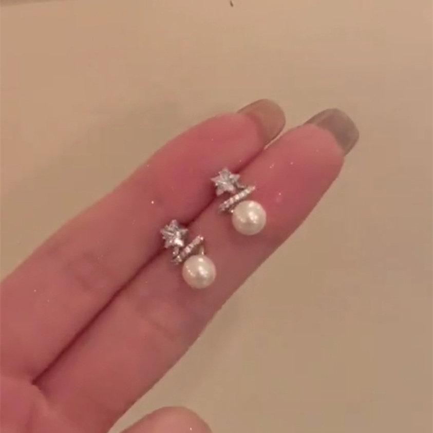 French Style Silver Needle Zirconia Stud Earrings with Pearl - Elegant, Fashionable, Light Luxury
