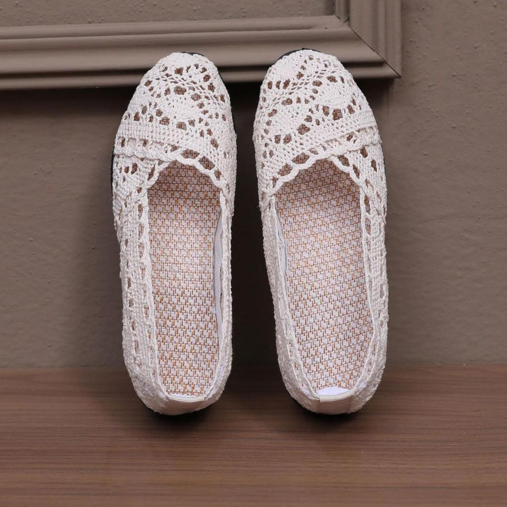Ein Paar lässige, stylische, atmungsaktive Slip-On-Schuhe für Damen - Mesh-Schuhe für Damen mit Stoffdesign, Damenschuhe