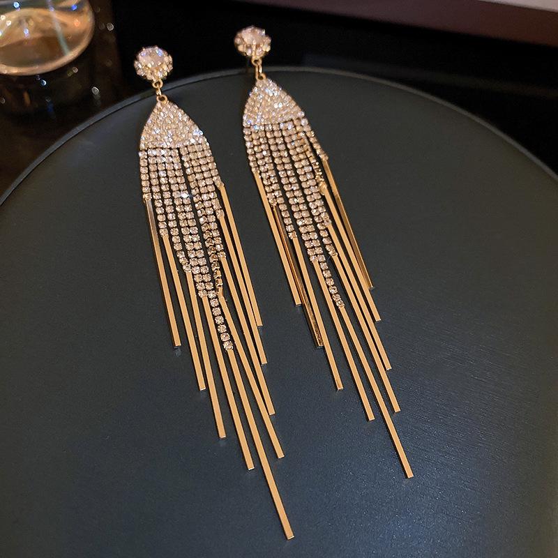 S925 Silver Needle Rhinestone Tassel Earrings - Exquisite Long Claw Chain with Colored Diamonds, European & American Style